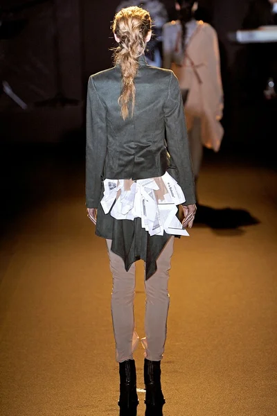 Look 48